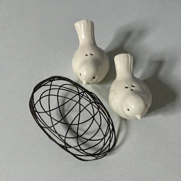 Pier 1 Bird Salt and Pepper Shakers with Wire Nest Holder - Picture 5 of 5